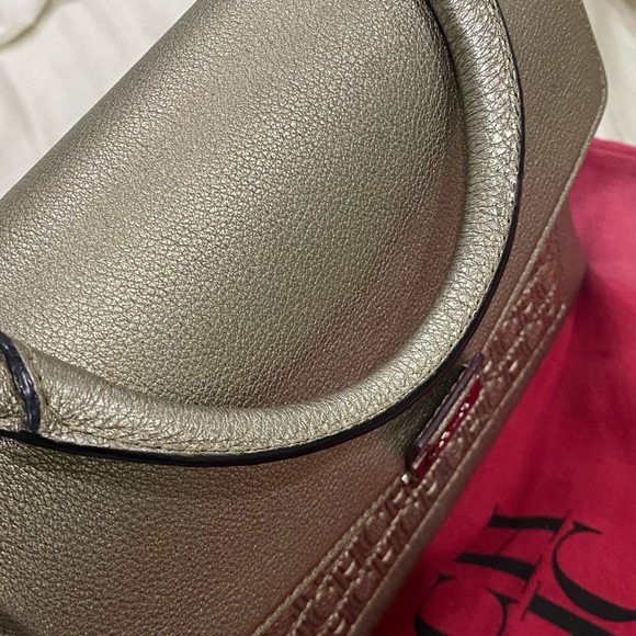 👜Carolina Herrera cross body súper good condition👜 - Picture 3 of 16